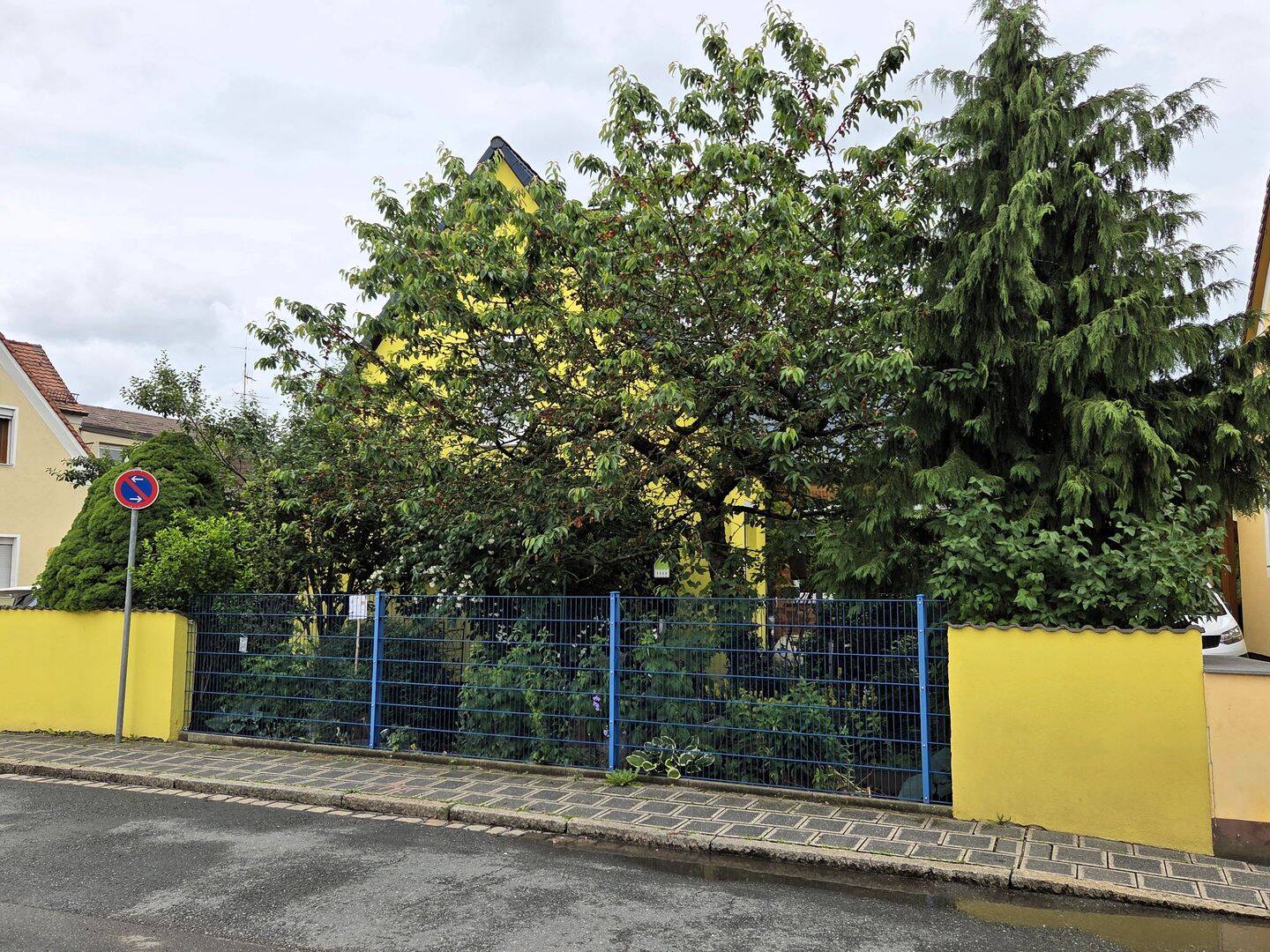 Charmantes Häuschen mit gewachsenem Wohnkomfort und grünem Garten in Nürnberg – Nürnberg – Vorschaubild 2