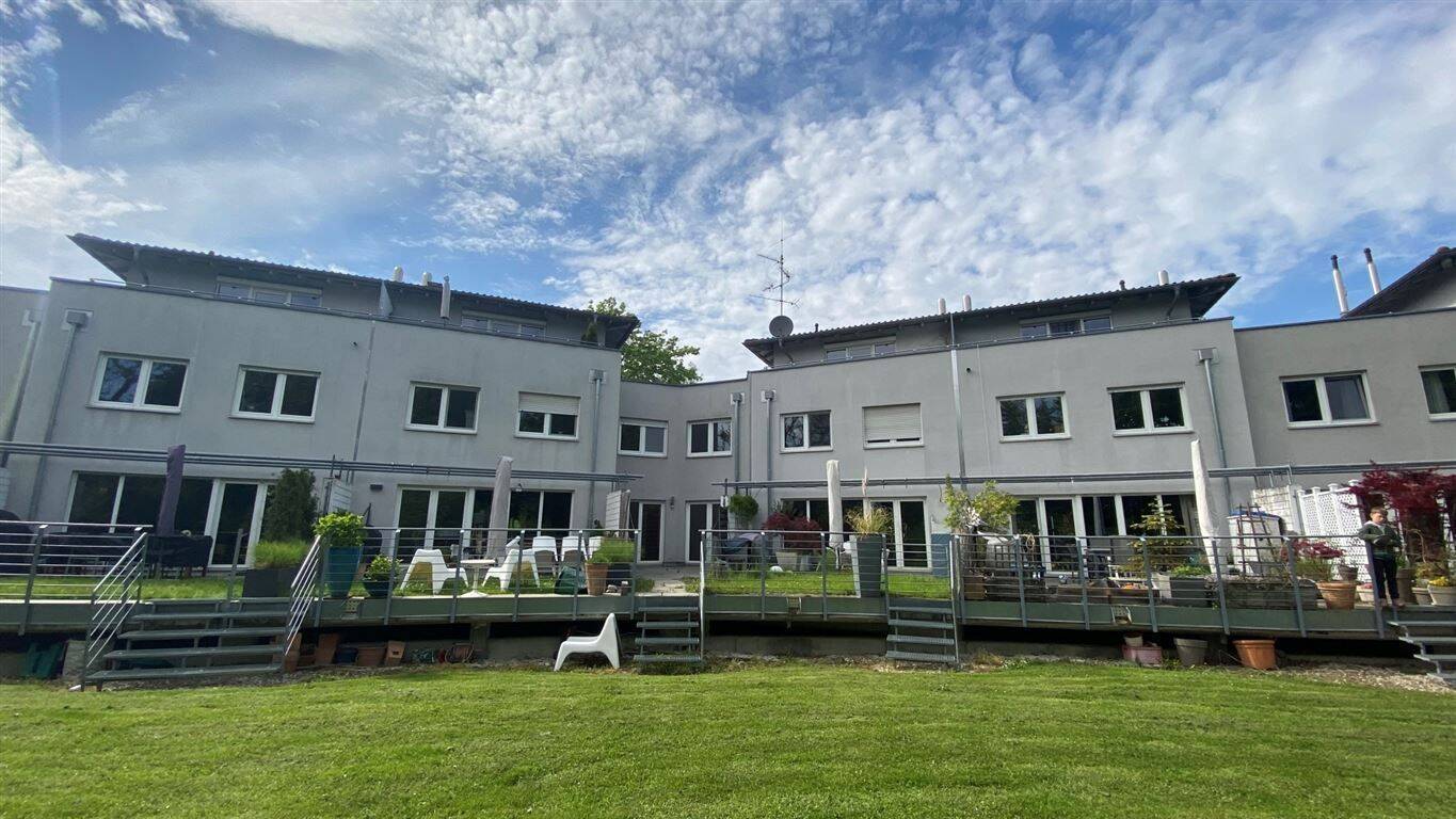 MODERNISIERTES RMH MIT TERRASSE UND TG-STELLPLATZ IN BELIEBTER LAGE AM GALGENBERG – Ulm – Vorschaubild 3