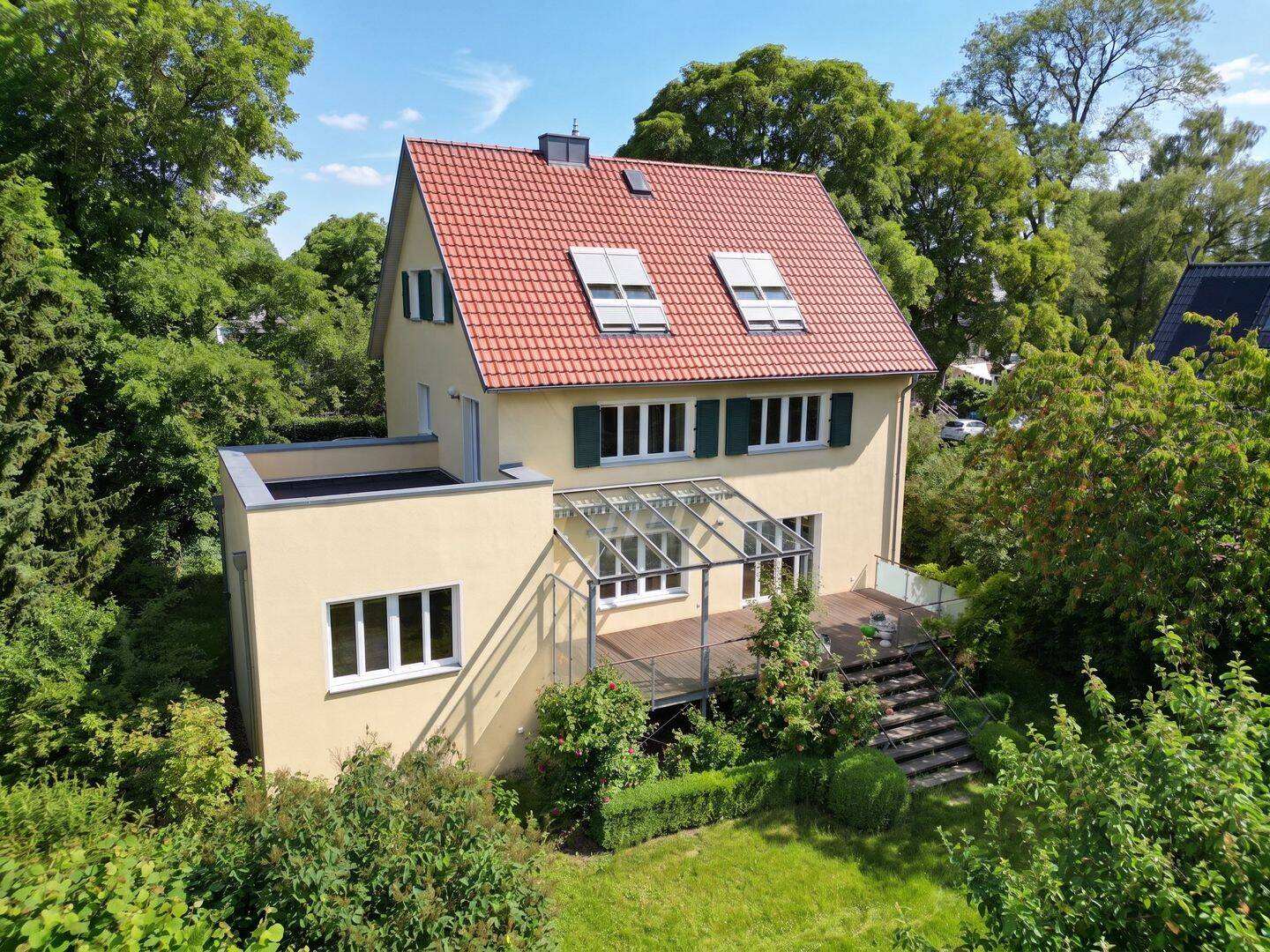 Exklusive Stadtvilla auf Traumgrundstück in Bestlage