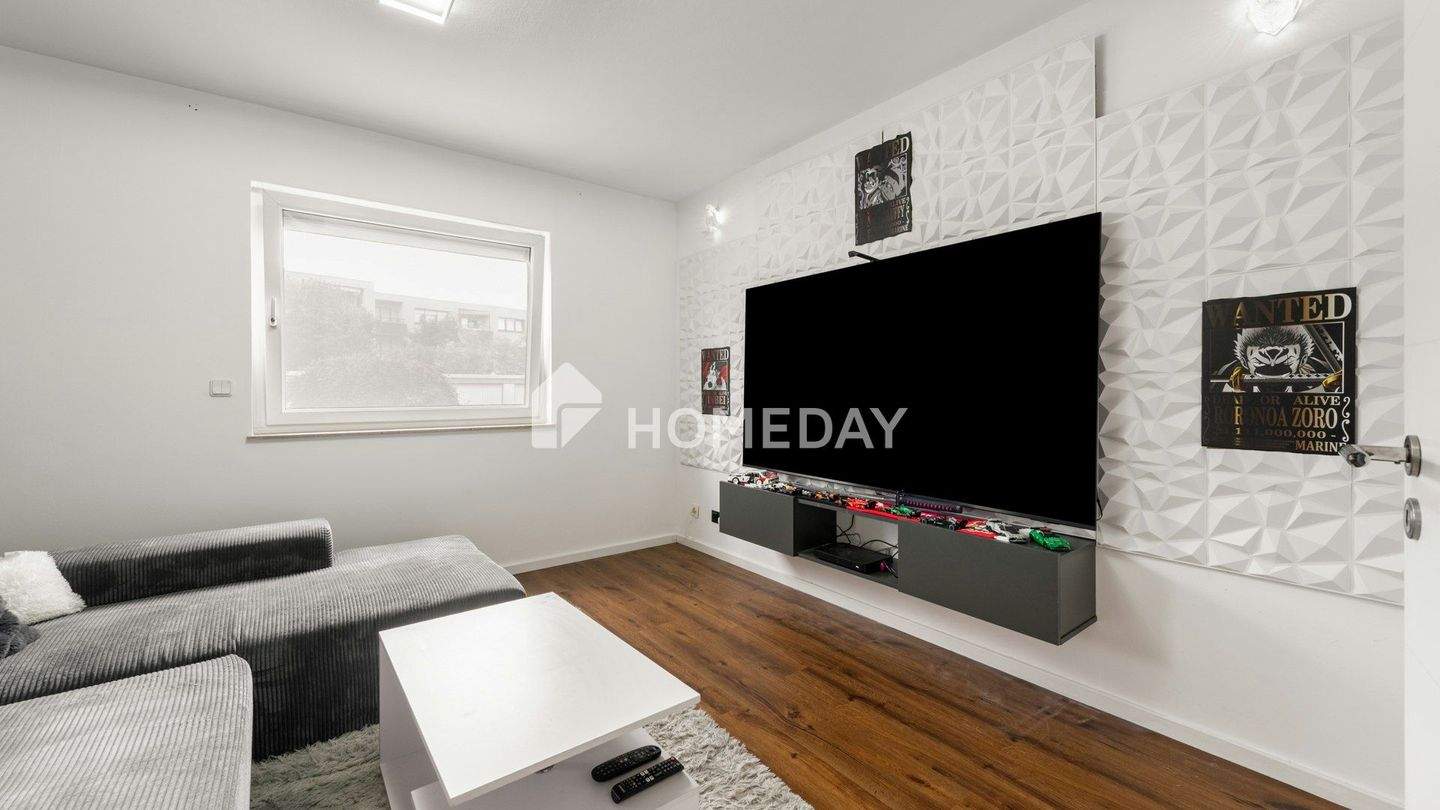 Helle 2-Zimmer-Hochparterrewohnung - frisch saniert, Stellplatz & Keller inklusive – Leverkusen – Bild 1 von 9