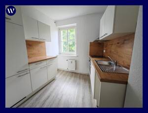 Direkt einziehen!! Helle 2-Zimmer-Wohnung + EINBAUKÜCHE + Tageslichtbad mit Wanne