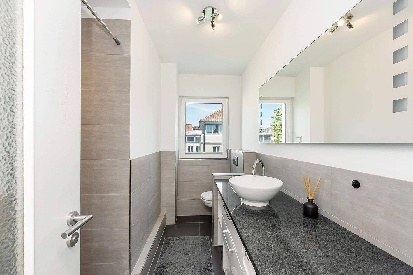 Bezugsfreie 2 Zimmer Doppelbalkon Wohnung provisionsfrei dicht Kudamm zu verkaufen – Berlin – Vorschaubild 3