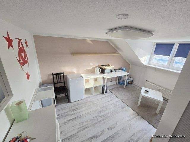 DU-Ruhrort, Hafenstraße 76 - Möbliertes WG-Zimmer an MANN in einer 3er-WG ab Juli zu vermieten !!