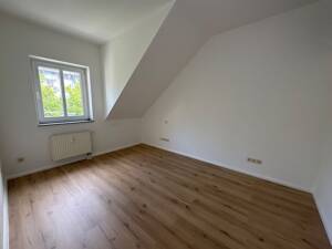 Alles NEU - DG + Aufzug + Küche mit Balkon + WG-gerecht !