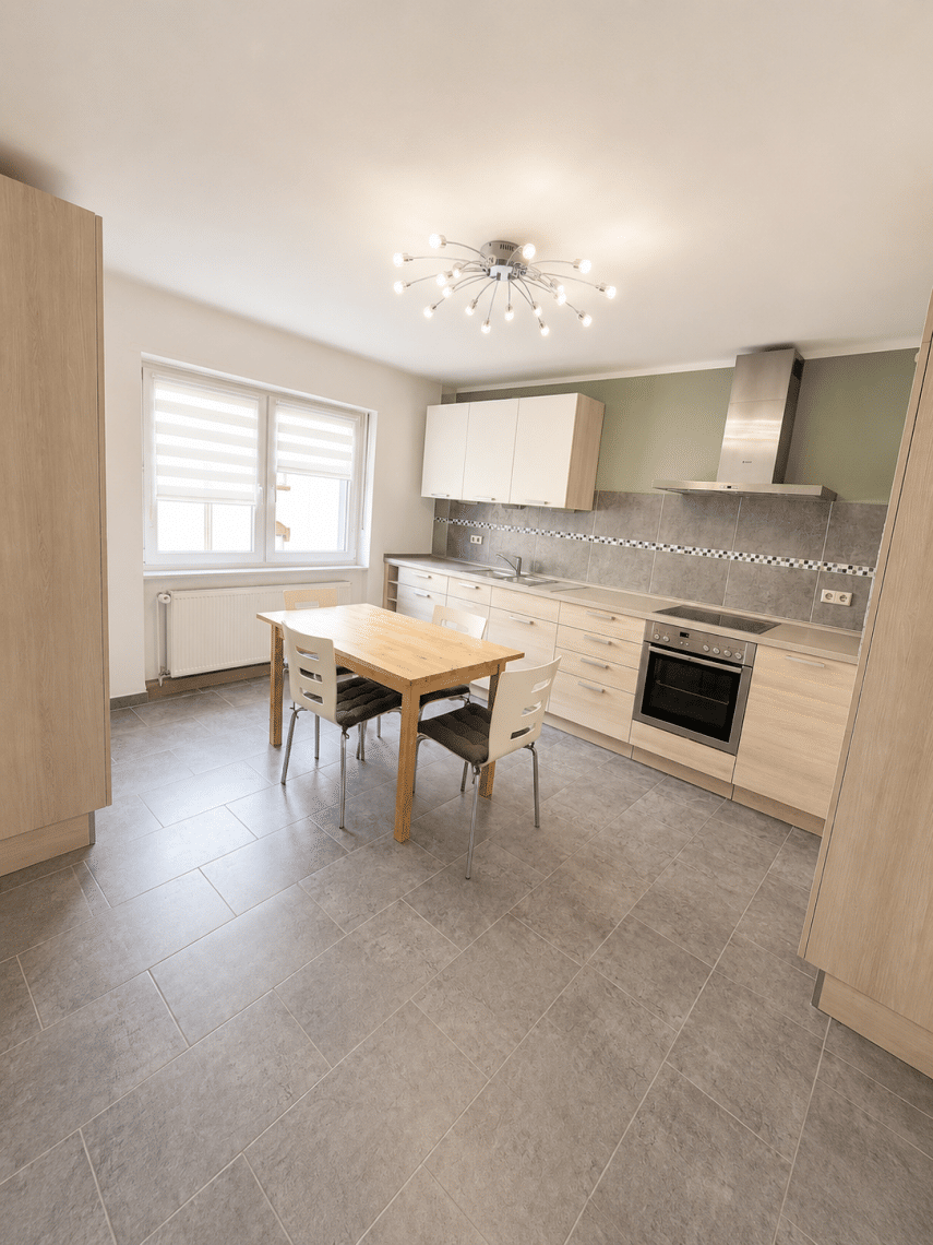 Helle 3-Zimmer-Wohnung mit Balkon, hochwertiger Einbauküche und großem Privatgarten. – Saarbrücken – Vorschaubild 4