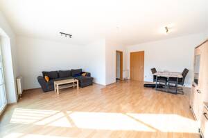 Moderne 2-ZKB mit Balkon, EBK & Stellplatz in kleinem Wohnhaus – 67069 Ludwigshafen am Rhein – Vorschaubild 4