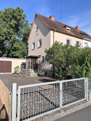 Doppelhaushälfte mit Potenzial in begehrter Lage Würzburg/Frauenland. – 97074 Würzburg – Vorschaubild 2