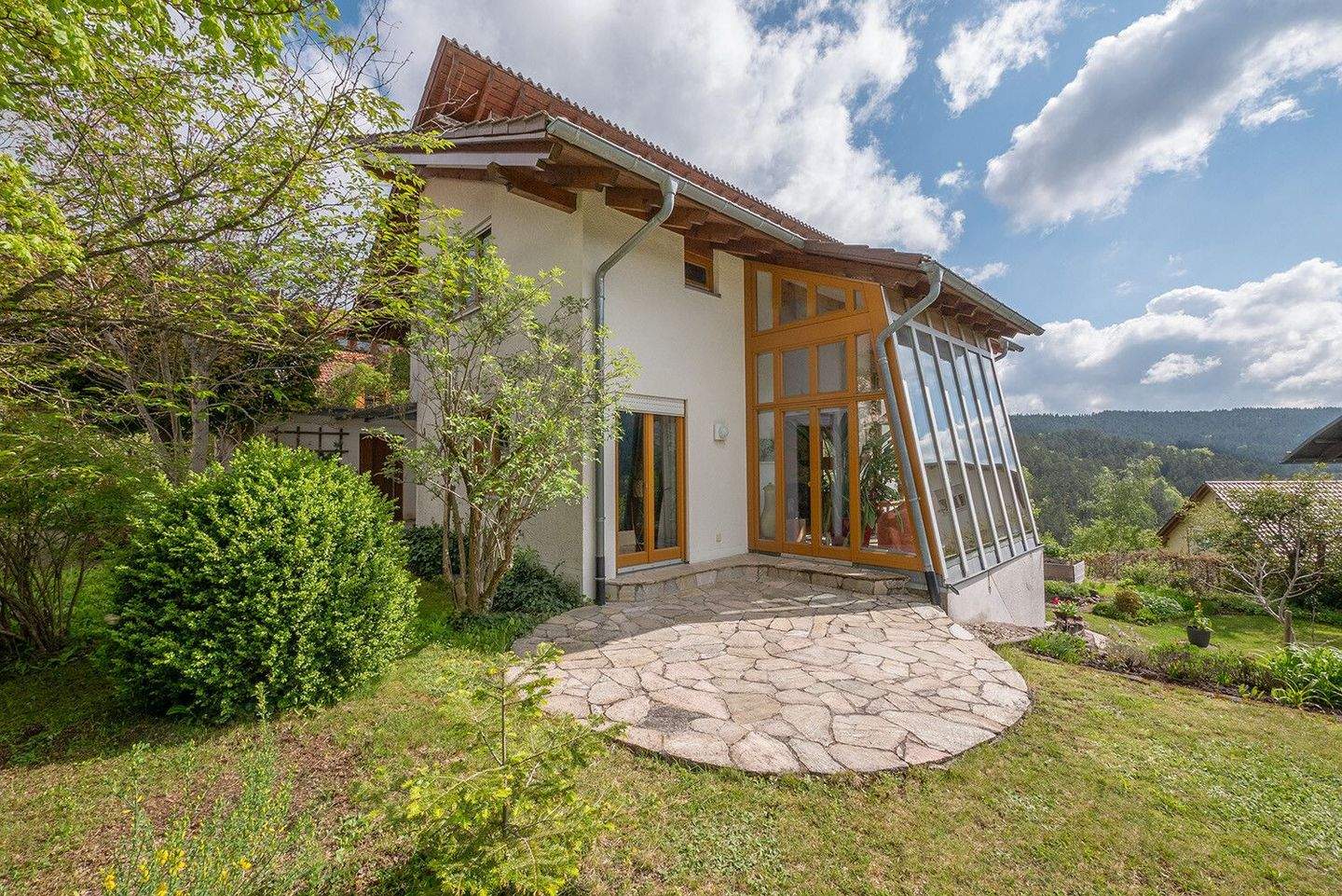 NEUER PREIS! Traumhaftes Einfamilienhaus mit Einliegerwohnung und tollem Garten zu verkaufen! – Schramberg – Vorschaubild 3