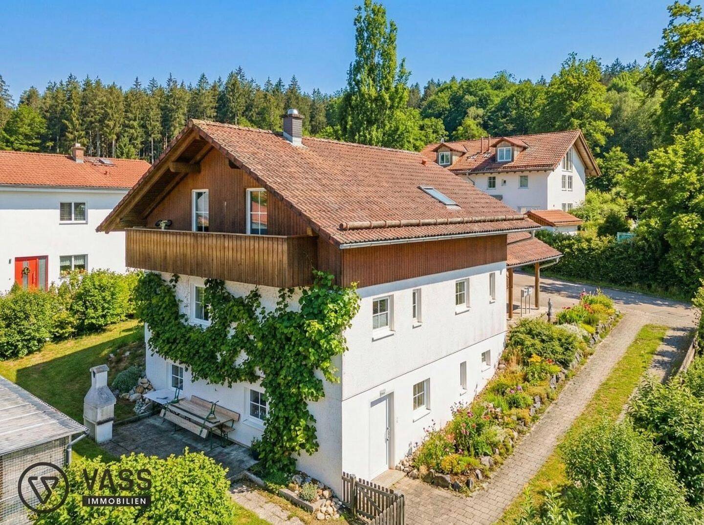 Gepflegtes Einfamilienhaus mit Einliegerwohnung, großem Garten & Sauna – Eurasburg – Bild 1 von 9