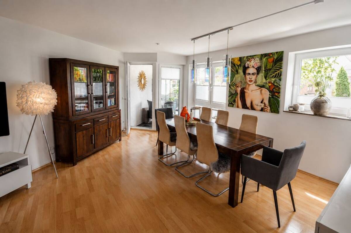 Attraktive 2-Zimmer-Wohnung mit Balkon und TG-Stellplatz in gepflegter Wohnanlage – 25469 Halstenbek – Bild 1 von 9
