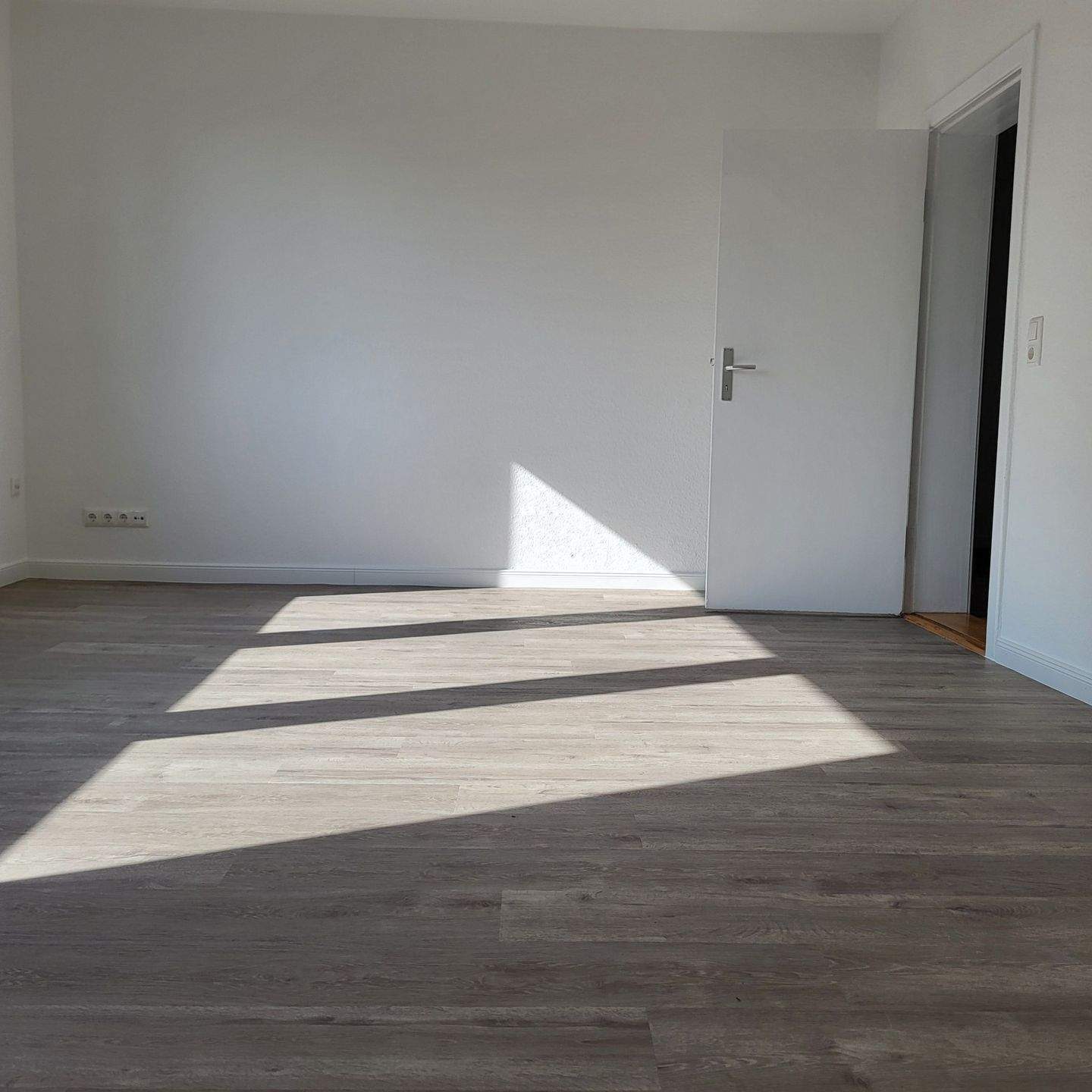 3 - Zimmer-Wohnung Nh Schrevenpark/Exerzierplatz *** Laminat/neuwertige EBK / Duschbad – Kiel – Vorschaubild 7