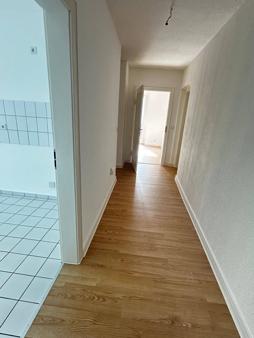 Moderne 2-Zimmer-Wohnung in Chemnitz zu vermieten – Chemnitz – Vorschaubild 2