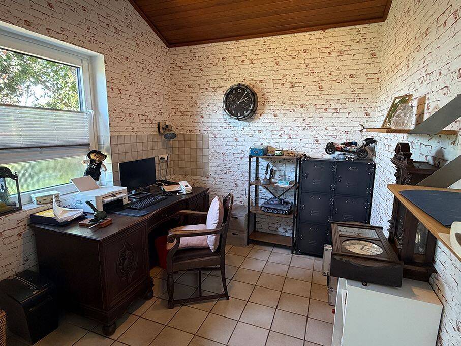 Emtinghausen: Wohnen im Grünen! Attraktives Einfamilienhaus auf 4.500 m² Traumgrundstück mit Teich. – Emtinghausen – Vorschaubild 8