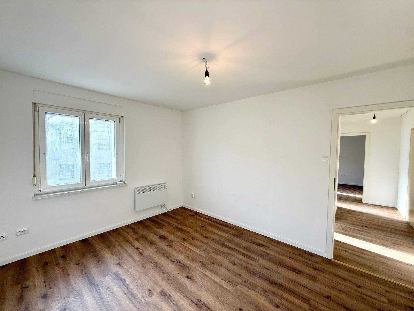 Perfekt geeignet für 2-er WG! Freie & helle 2-Zimmer-Wohnung im 2.OG in nettem MFH direkt an der TH – Nürnberg – Bild 1 von 9