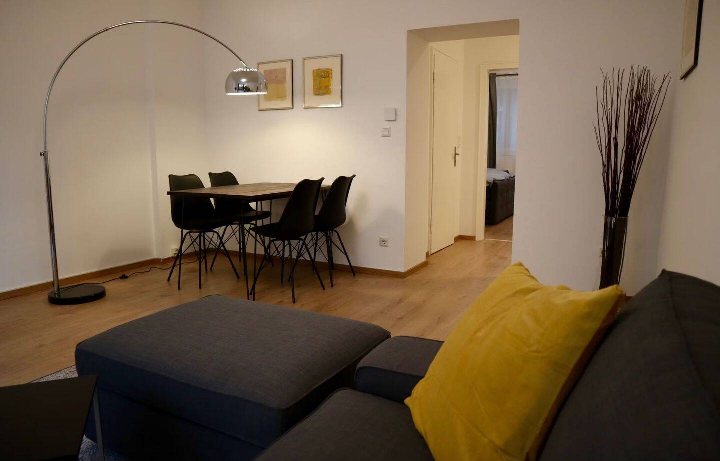 Helle 2-Zimmer-Wohnung mit Balkon in begehrter Lage im Glockenbachviertel