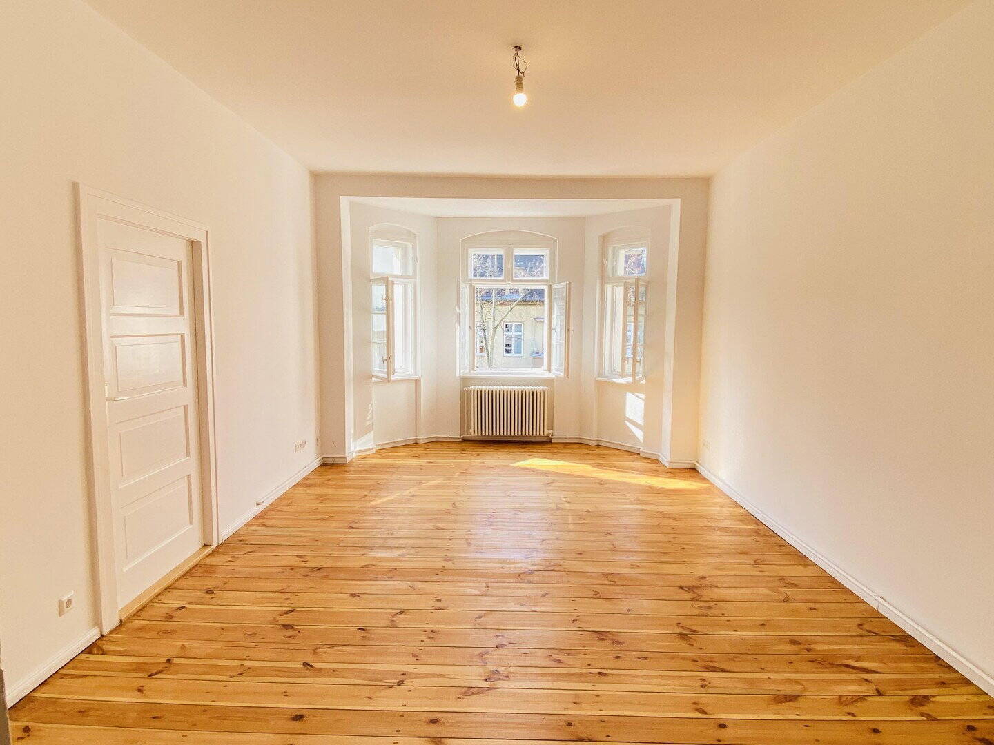 Sanierte 4-Zimmer-Altbauwohnung mit Traumgarten & Zugang zu den Ceciliengärten