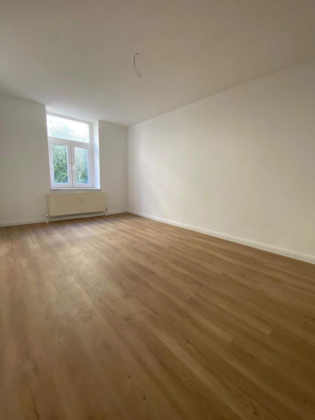 Frisch renoviert, Einbauküche & Tageslichtbad mit Wanne – Magdeburg – Vorschaubild 8