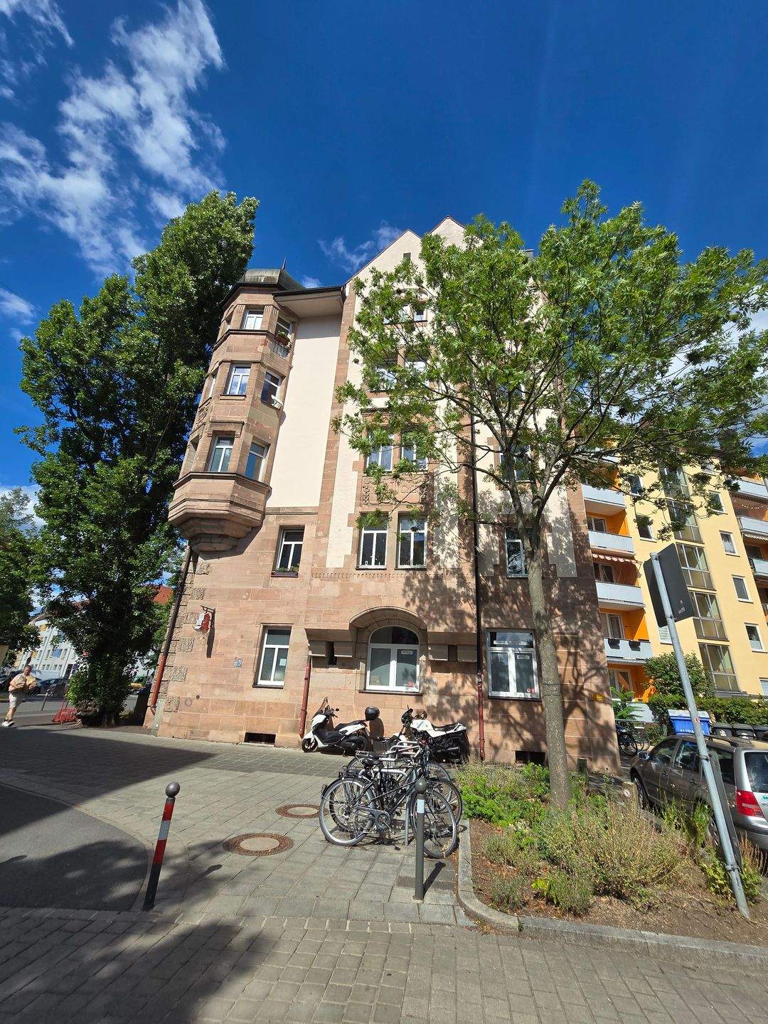 Helle 3-Zimmer-Wohnung mit Erker & Südwest-Ausrichtung in Top-Lage am Luitpoldhain – Nürnberg – Vorschaubild 2