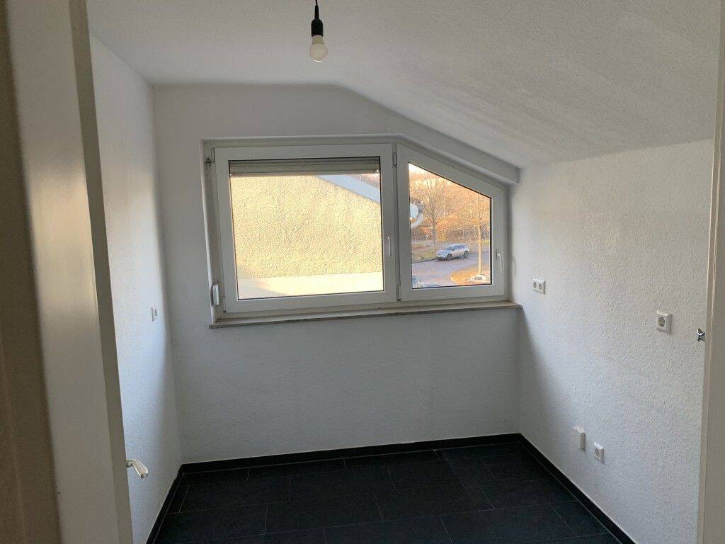Stuttgart-Plieningen: Gemütliche 2-Zimmer DG Wohnung in ruhiger Lage – Stuttgart – Vorschaubild 4