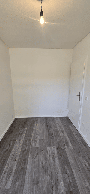 Frisch renovierte 4-Zimmer-Wohnung mit Balkon! – 45279 Essen – Vorschaubild 6