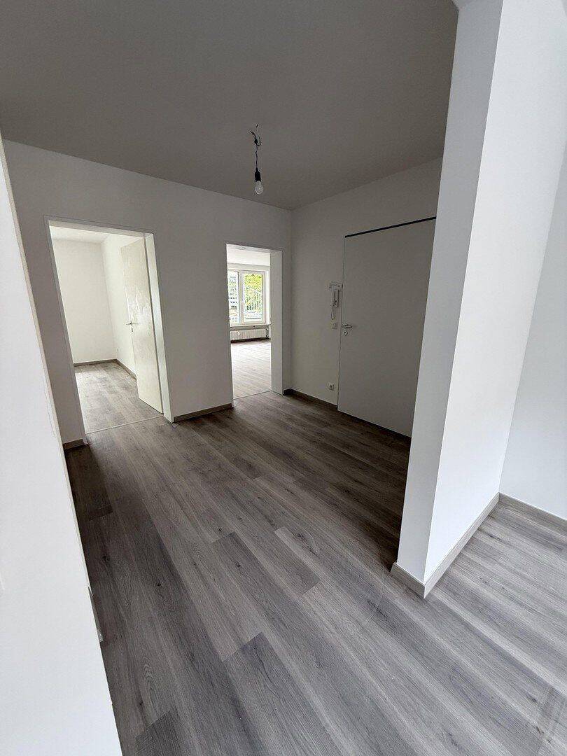 Oberkassel, Erstbezug große sanierte 2 Zimmerwohnung – Düsseldorf – Vorschaubild 2