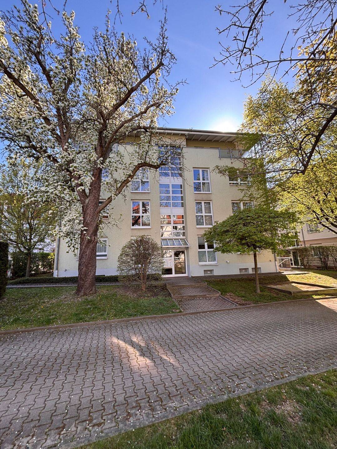 Gepflegte 3-Raum-Wohnung mit Aufzug & Stellplatz in Dresden-Plauen