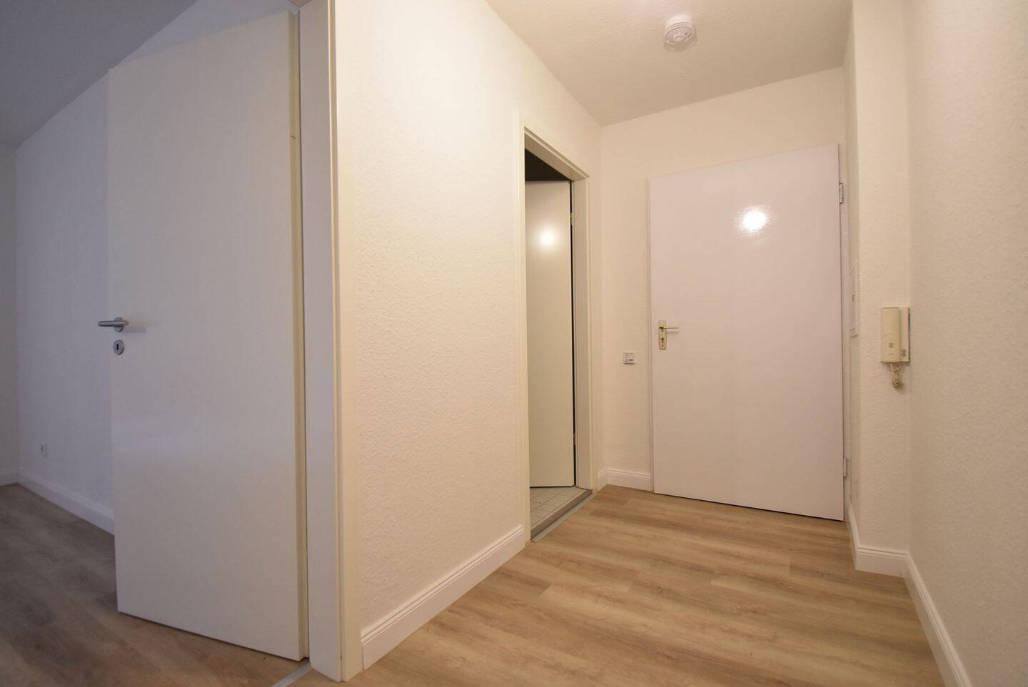 Barrierefrei! Renovierte 2-Zimmer-Whg mit Balkon in W-Elberfeld – Wuppertal – Vorschaubild 2