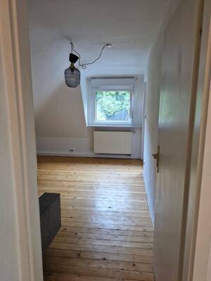 Charmante Dachgeschoss Wohnung in zentraler Lage an Einzelperson zu vermieten – 70188 Stuttgart – Vorschaubild 4