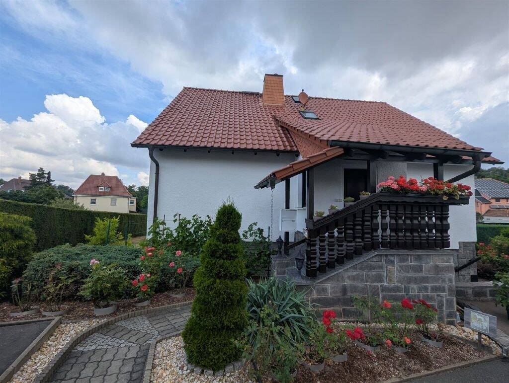 Gepflegtes EFH mit Bastler-Garage und tollem Grundstück! – Zwickau – Bild 1 von 9
