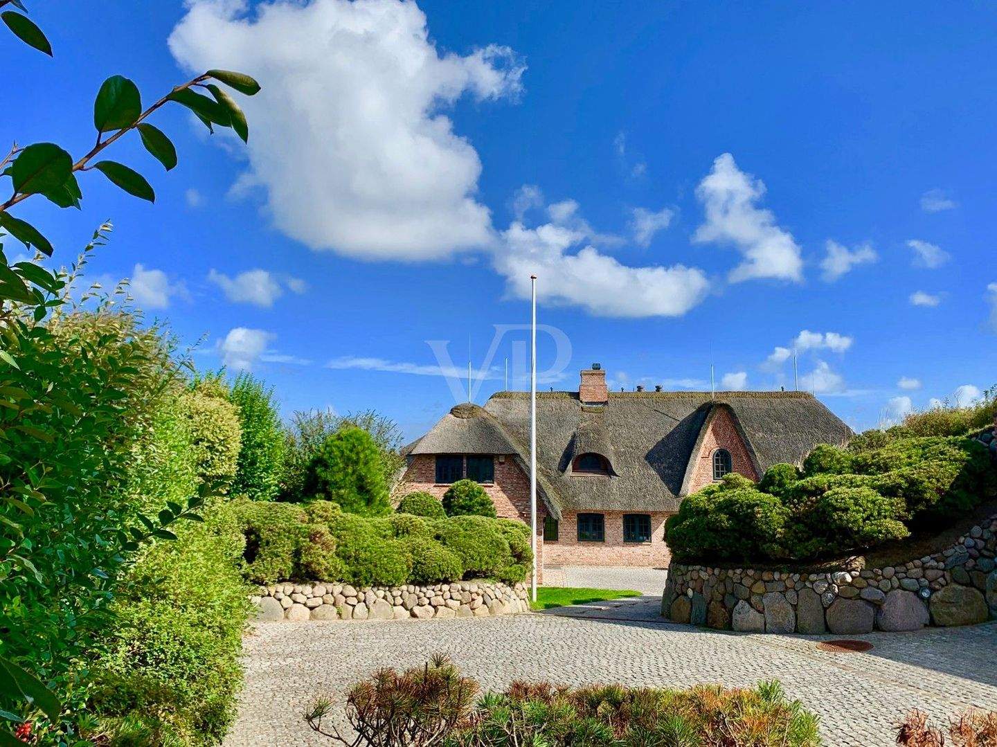 EXKLUSIV - Einzelhaus auf großem Grundstück am Watt – Kampen (Sylt) – Bild 1 von 9