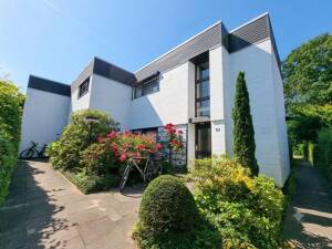 erstklassig geschnittene 3-4 Zimmer-Wohnung (Split-Level) mit eigener Gartenfläche in Sackgassenlage