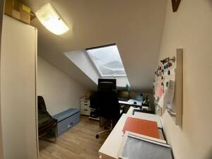 Exklusives Wohnen unterm Dach - DG-Wohnung mit Balkon, EBK & 3 Parkplätzen – 70565 Stuttgart – Vorschaubild 6
