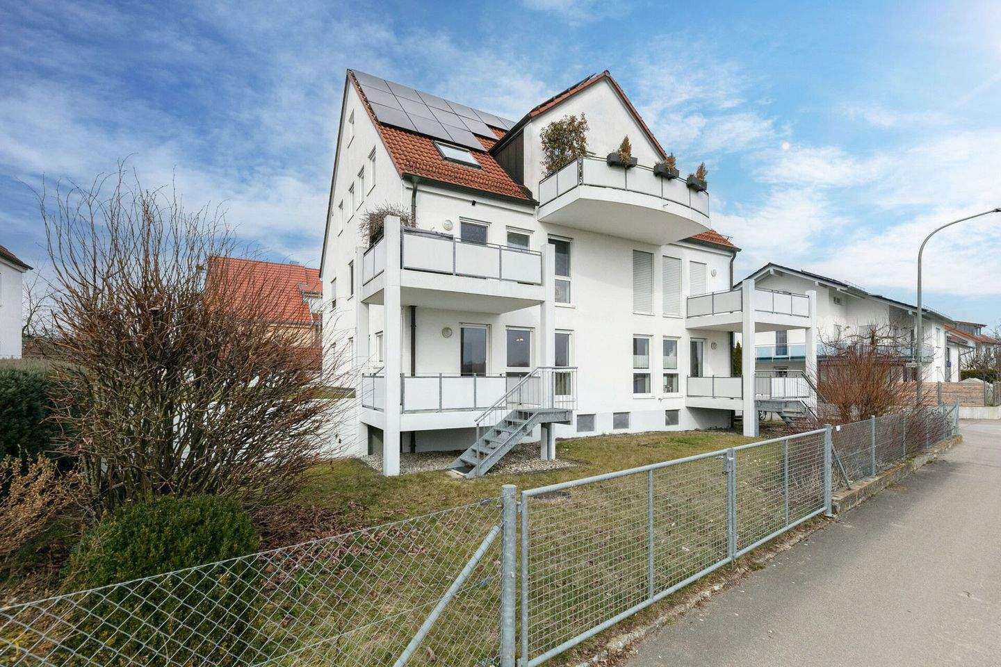 Helle 3-Zimmer-Wohnung im Erdgeschoss mit Balkon und direktem Gartenzugang