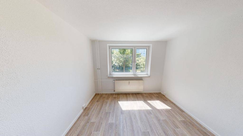 Geräumige Erdgeschosswohnung mit Balkon – Chemnitz – Vorschaubild 3