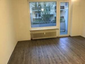 Schöne 3,00-Zimmer-Wohnung mit Balkon in zentraler Lage – 23566 Lübeck – Vorschaubild 2