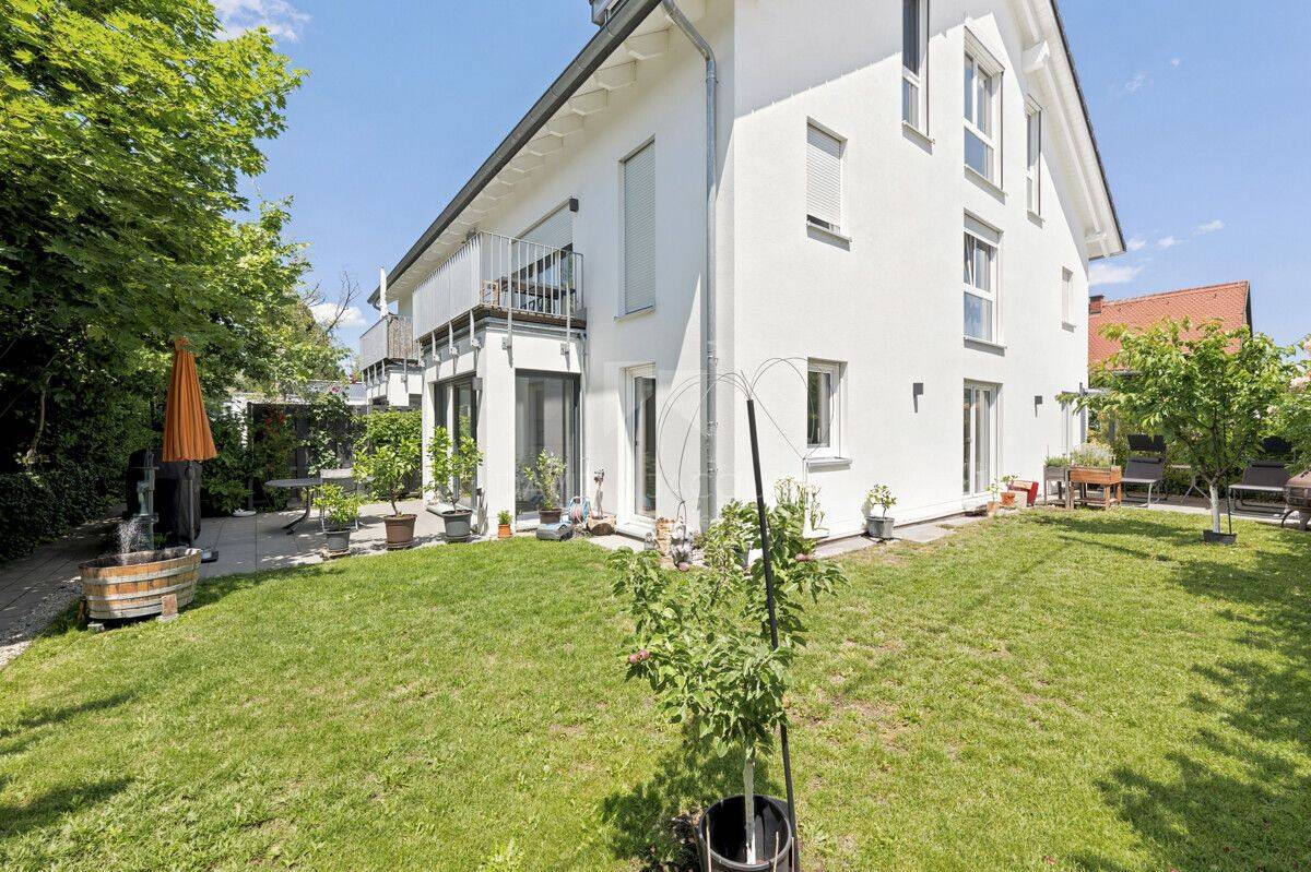 EEK A: Moderne EG-Whg mit großzügigem Garten in München-Moosach – 80993 München – Bild 1 von 9