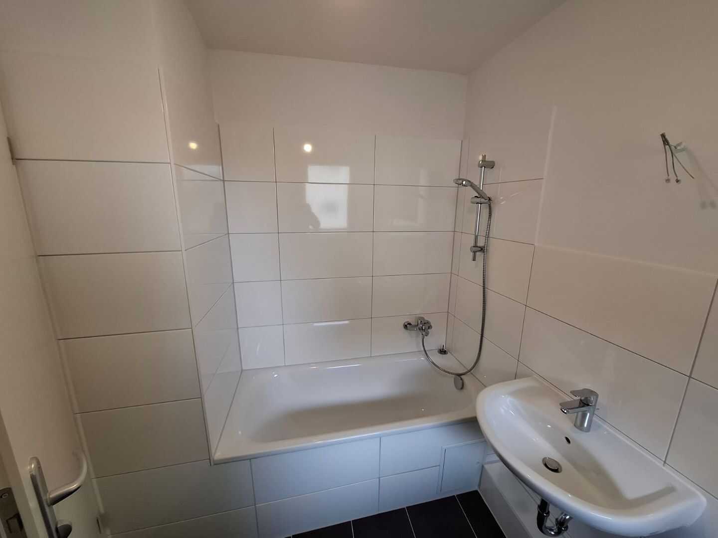 Einziehen und wohlfühlen - modernisierte 2-Zimmerwohnung mit Balkon zur Miete - Wentzel Dr – Lübeck – Vorschaubild 4