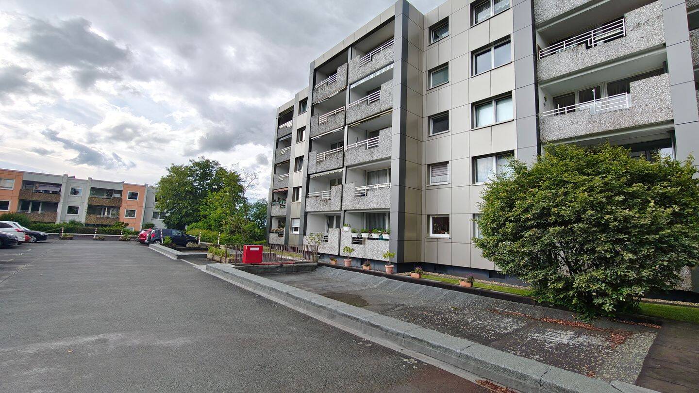 Einzugsbereit: Schöne 2,5-Zimmer-Wohnung im 1. OG mit Balkon
