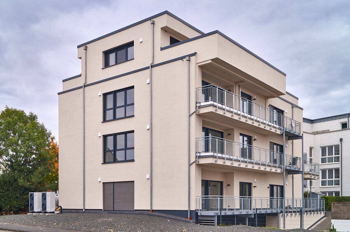 Helle, rollstuhlgerechte 4-Zimmer-Wohnung mit Terrasse und Tiefgaragenoption