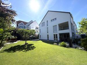 Exklusive, barrierefreie Erdgeschosswohnung in hochwertiger Ausstattung mit Privatgarten und Garage