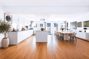 Großzügig. Zentral. Ganz oben. Penthouse auf zwei Ebenen mit Dachterrasse