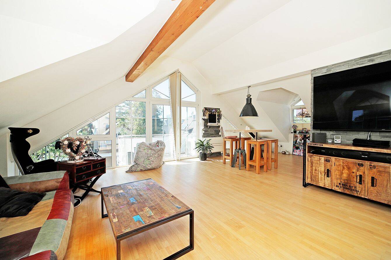 Exkl. 3-Zimmer-DG-Wohnung mit Dachterrasse, 2 Balkonen, Sauna und EBK in Bestlage Waldperlach – München – Vorschaubild 2
