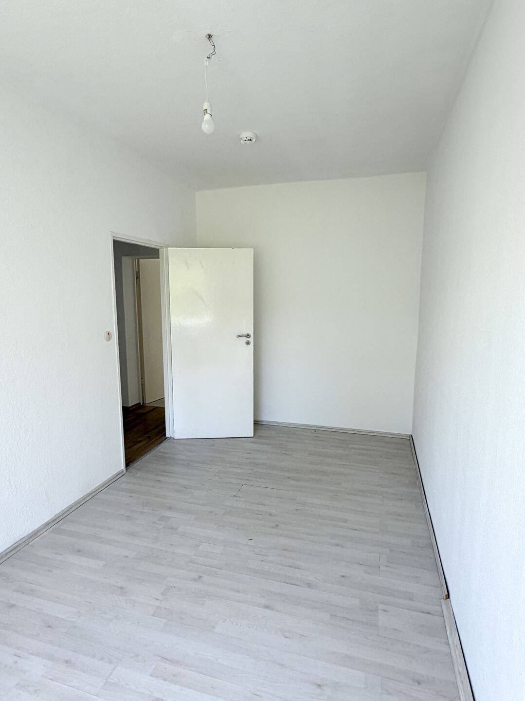 Viel Raum für Ihre Ideen: 3 Zimmer und Balkon mit Grünblick! – Berlin – Vorschaubild 9