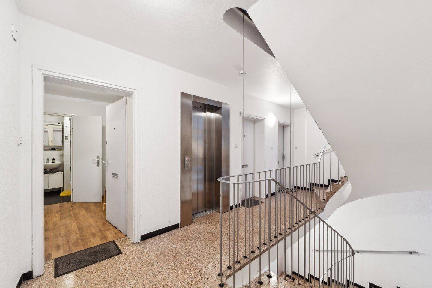 Urban wohnen im Glockenbachviertel - Charmante 2-Zimmer-Wohnung mit Aufzug – München – Vorschaubild 3