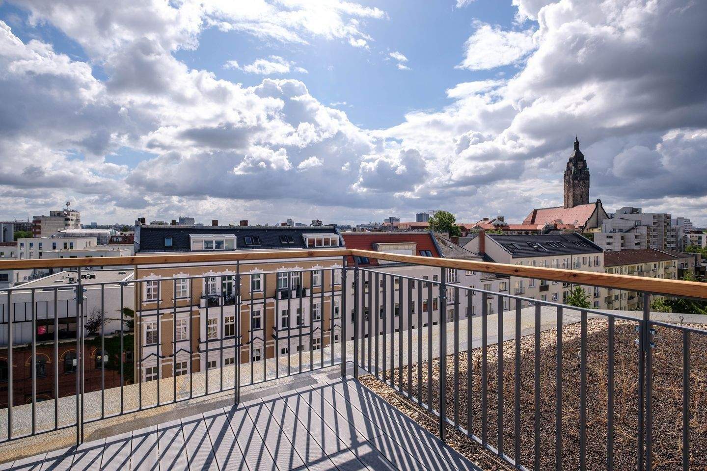 Moderne Dachgeschosswohnung und klassischer Altbau. 2-Zimmer mit Aufdachterrasse in Charlottenburg – Berlin – Vorschaubild 6