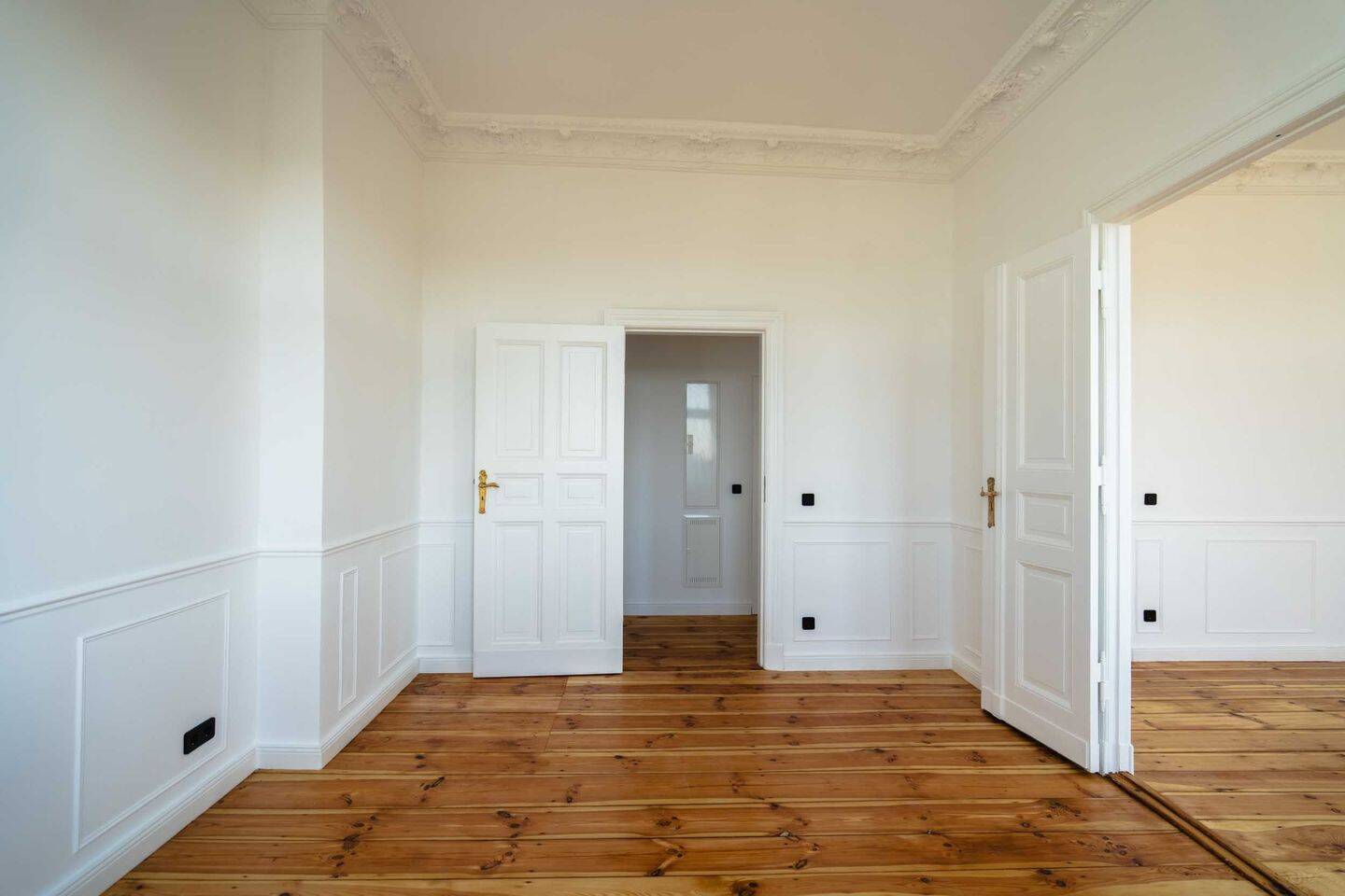 Wilmersdorf: 3-Zimmer Erstbezug im Altbau mit Blicken über die Stadt, 4.OG mit Balkon, Stuck, Regendusche & Badewanne, Fernwärme, Provisionsfrei – Berlin – Vorschaubild 6