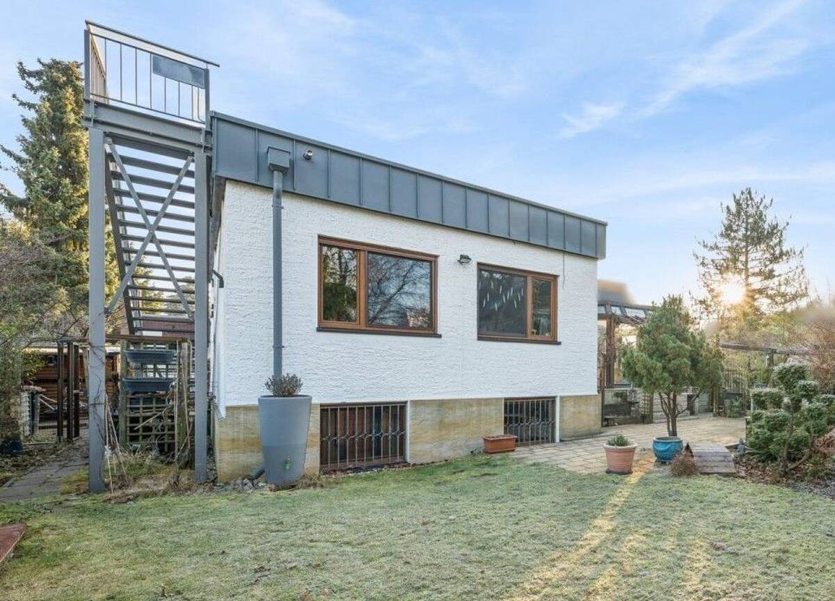 Reihenendhaus mit ca. 120m² Wohnfläche, großem Garten und Dachterrasse im Rudower Blumenviertel – 12357 Berlin – Bild 1 von 9