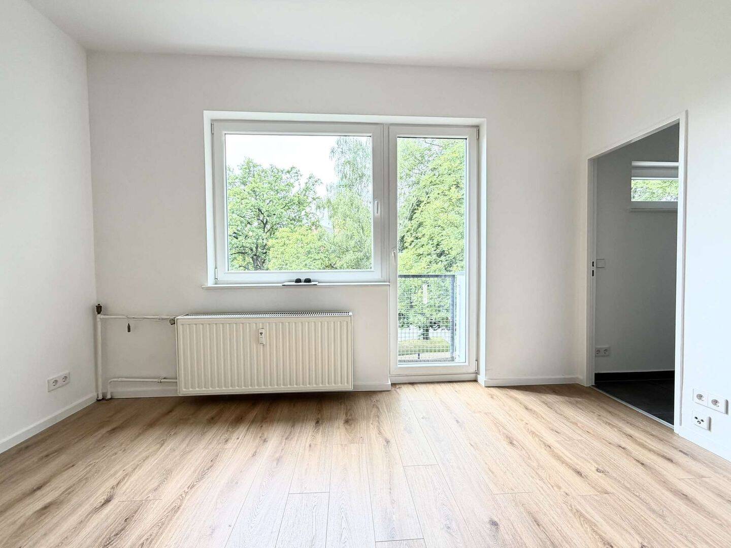 Sanierte 1 Zimmerwohnung mit tollem Ausblick im Dachgeschoss des Hauses – Berlin – Vorschaubild 3
