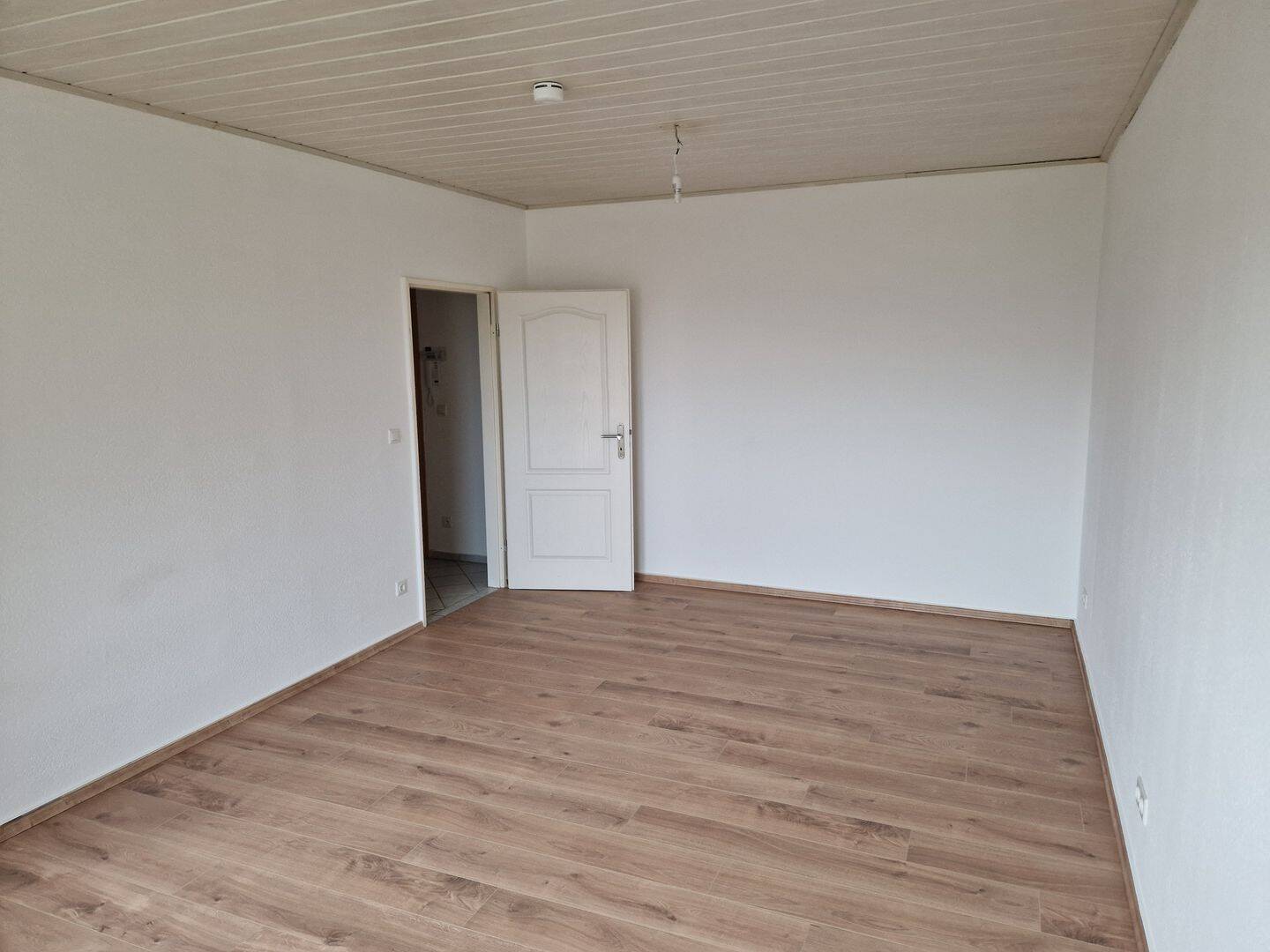 Gemütliche 1-RW mit Balkon und Stellplatz zu vermieten! – Teutschenthal – Vorschaubild 4