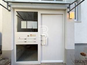 Ruhig gelegen: 2-Zimmer-Wohnung mit weitläufiger Ostterrasse und Gartenfläche – 79104 Freiburg im Breisgau – Vorschaubild 4